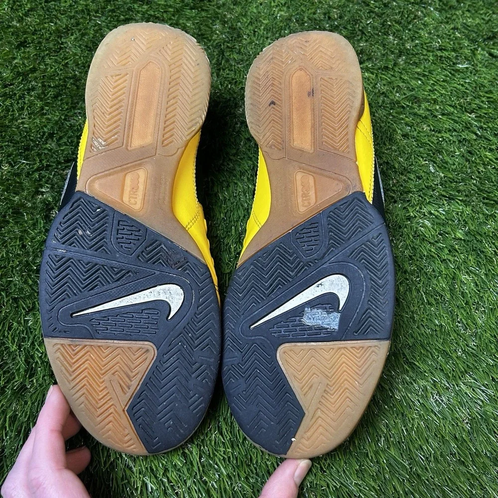 NIKE Indoor Soccer Celts CTR360 LIBRETTO III IC‎ CITRUS/WHITE/BLACK Size 5Y